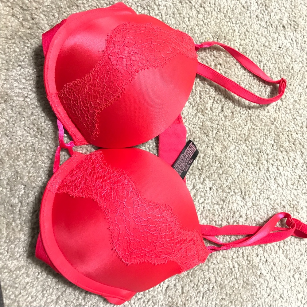 Victoria's Secret bombshell push up bra