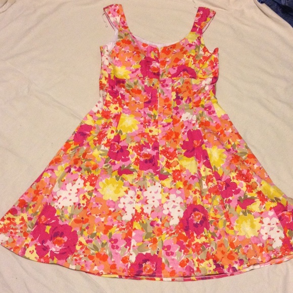 Colorful Dress Barn dress 🌻 - Picture 6 of 6