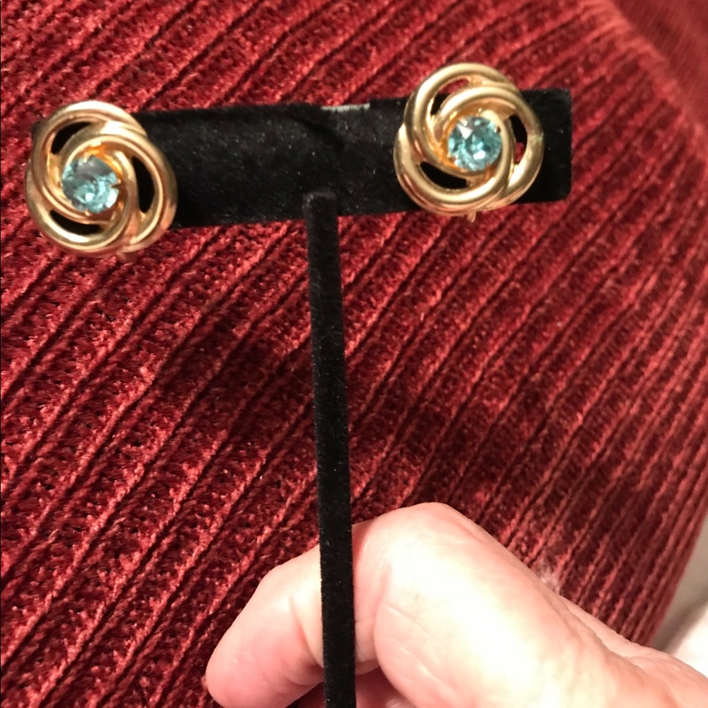 Vintage screw on earrings