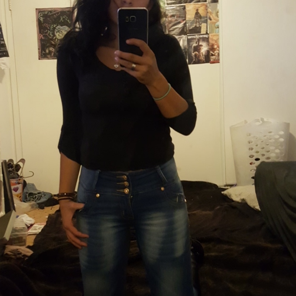 Black long sleeve crop top