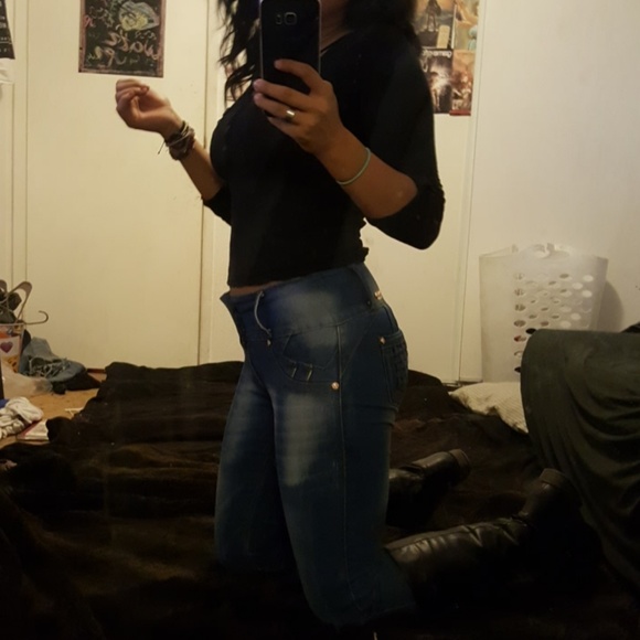 Black long sleeve crop top - Picture 3 of 3