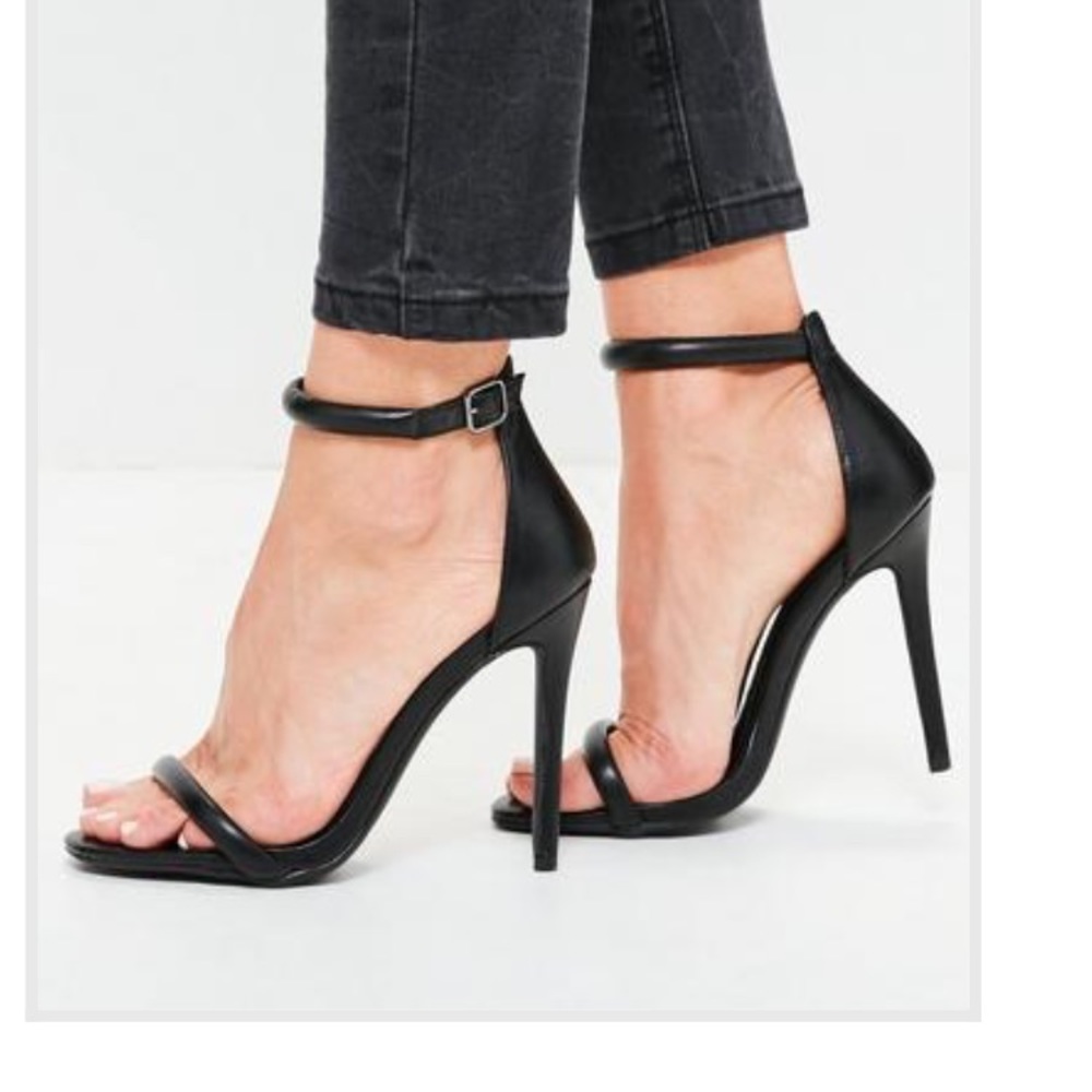 Gorgeous black strapped sandals