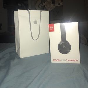 Brand new solo 3 wireless Beats headphones