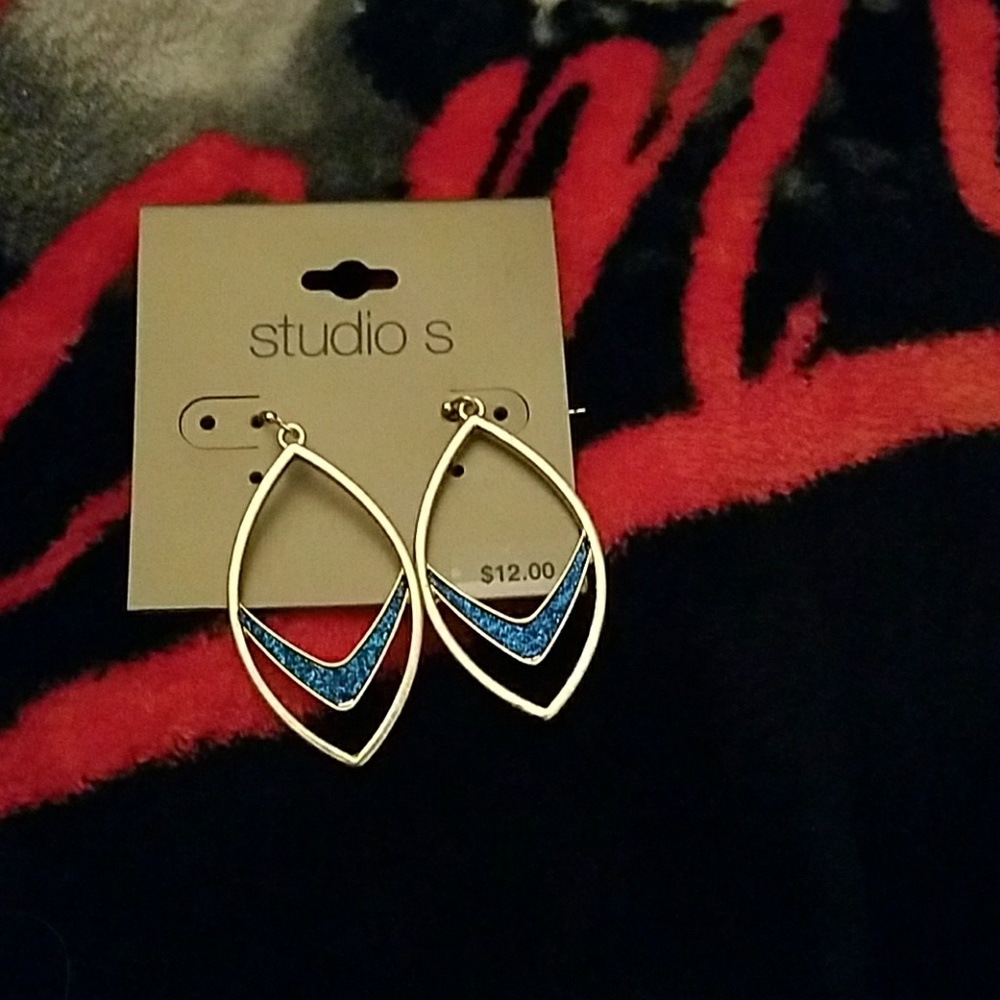 NWT Dangely Earrings