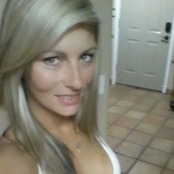 Meet your Posher, Danielle - Picture 1 of 1