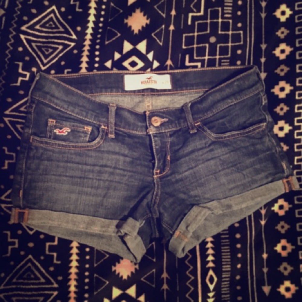 Hollister Medium Wash Low Rise Short Shorts