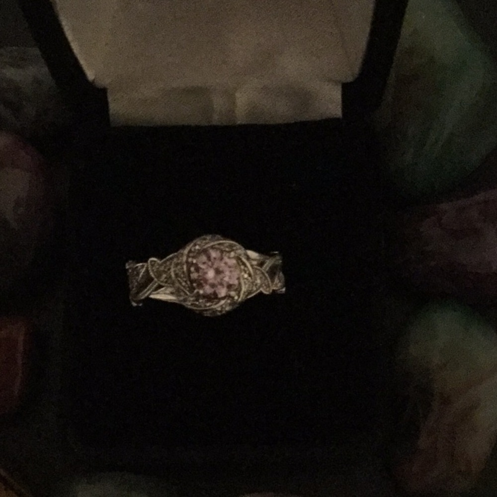 Ring - Picture 2 of 2