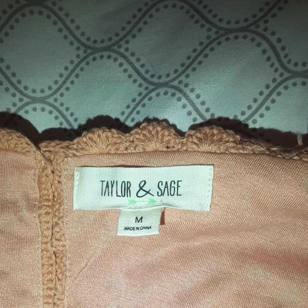 🌻HOST PICK🌻 Taylor and sage new crop top medium - Picture 3 of 3