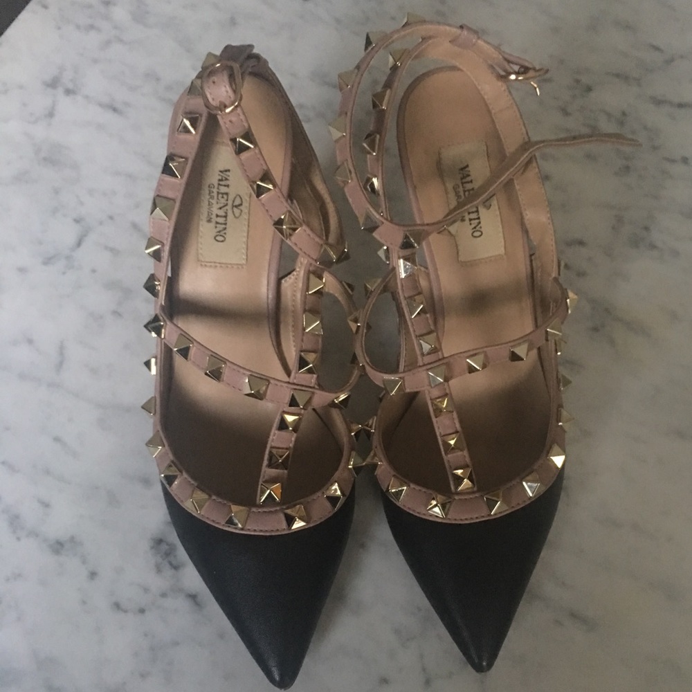 **SOLD** Valentino Rockstud Pumps