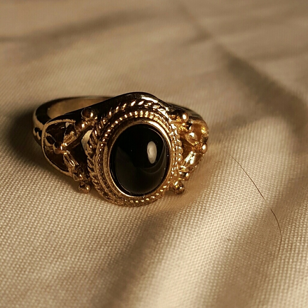 Women's Gold and Onyx Ring (Size 6)