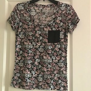 scoop neck flower print tee