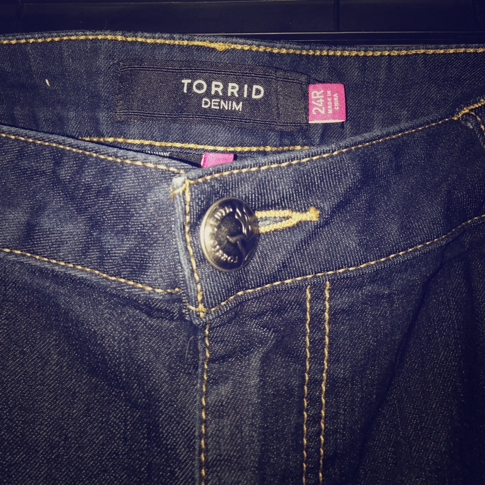 TORRID BOOTCUT DARK RINSE JEANS 24R