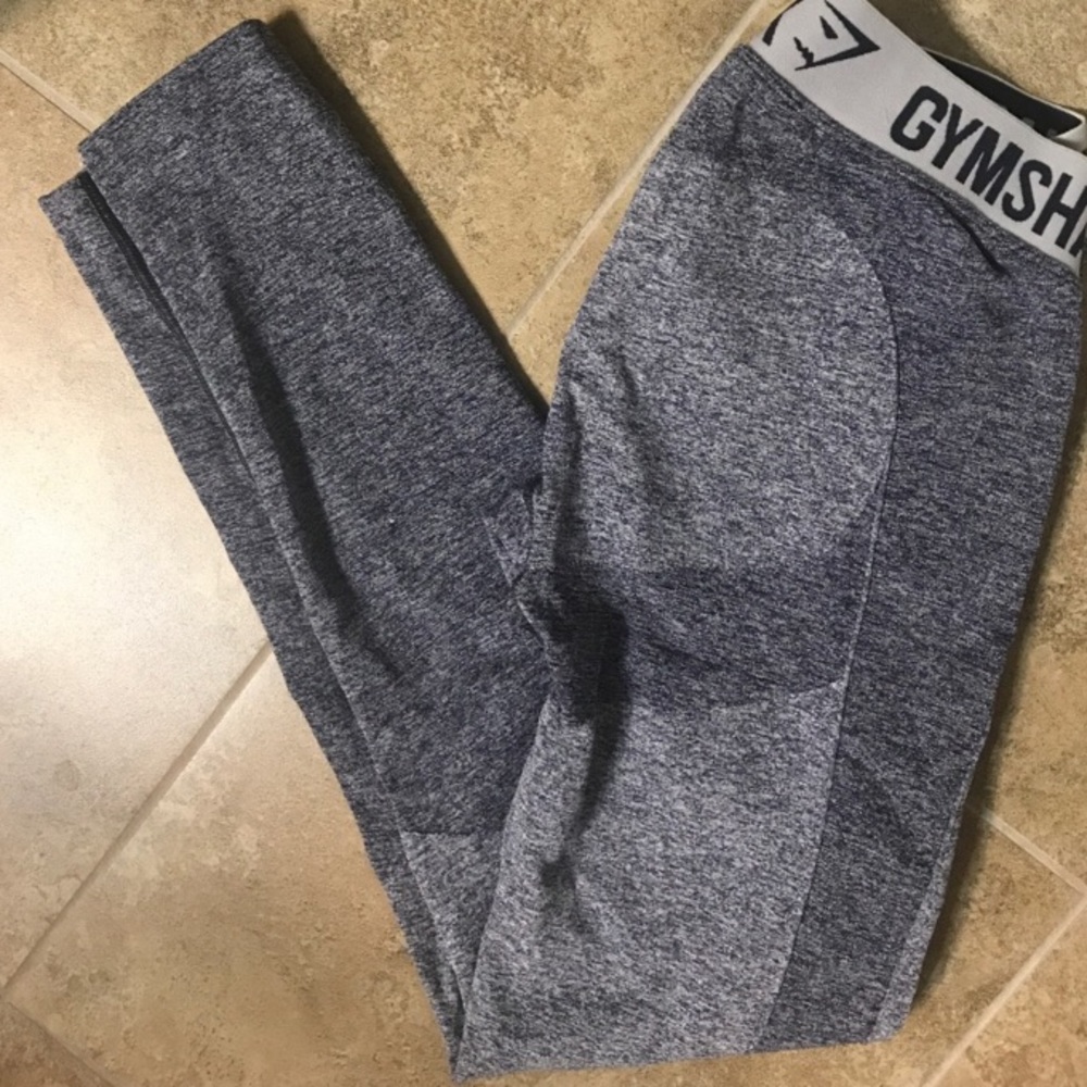 Gym shark leggings