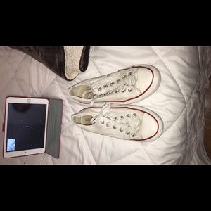 Size 7 White Low Top Converse