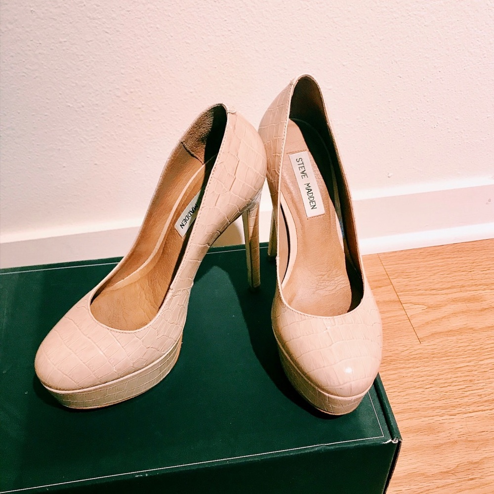 Steve Madden heels. Size 7