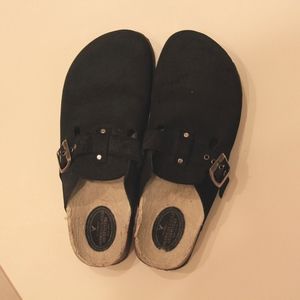 American Eagle slip ons!!