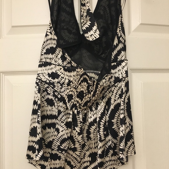 Black and white halter top - Picture 2 of 3