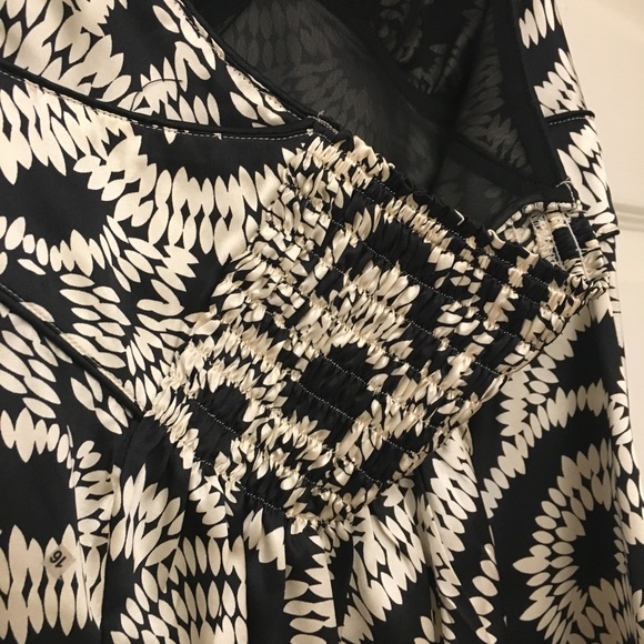 Black and white halter top - Picture 3 of 3