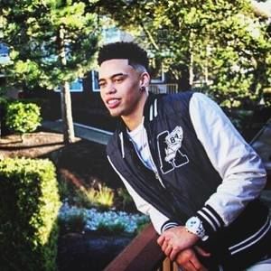 Meet your Posher, Derrik