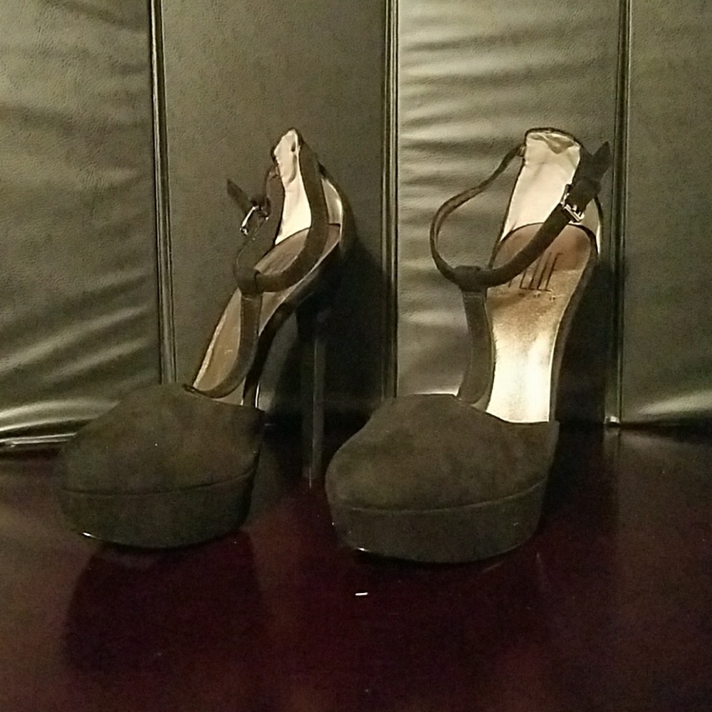 Pelle Moda black suede heels