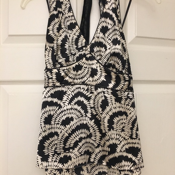 White button down with gold buttons - Picture 3 of 3