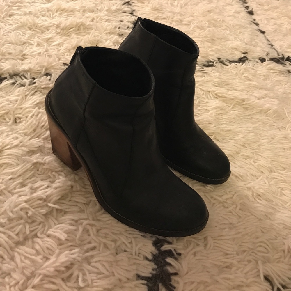 LAST CHANCE Surface to air black leather booties