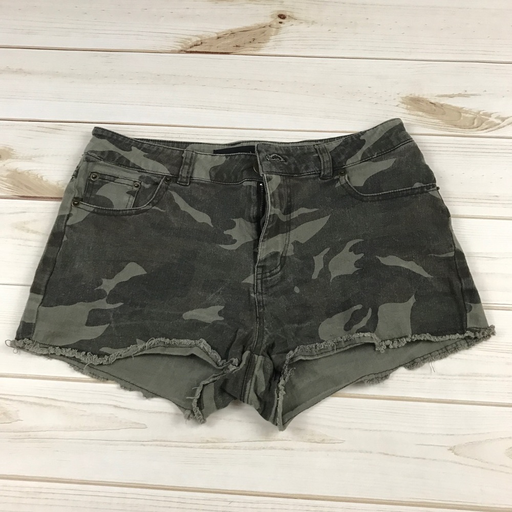 Camo Shorts (Medium)