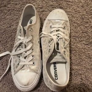 Leopard converse