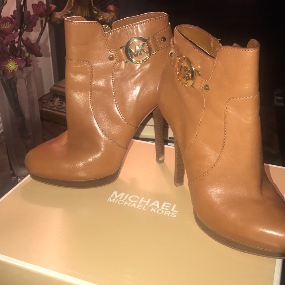 Size 7.5 Michael Kors booties