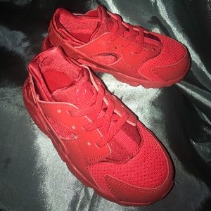 Red Nike Air Huarache (Boys toddler) ❤️ size 10
