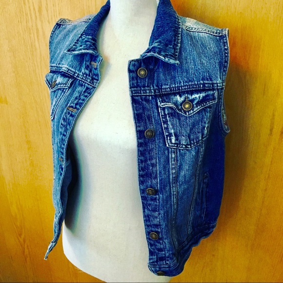 Forever 21 Tops - DENIM VEST FOREVER 21