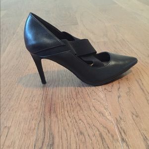 Never Worn Tahari Heels