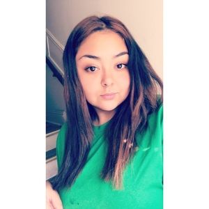 Meet your Posher, Alejandra