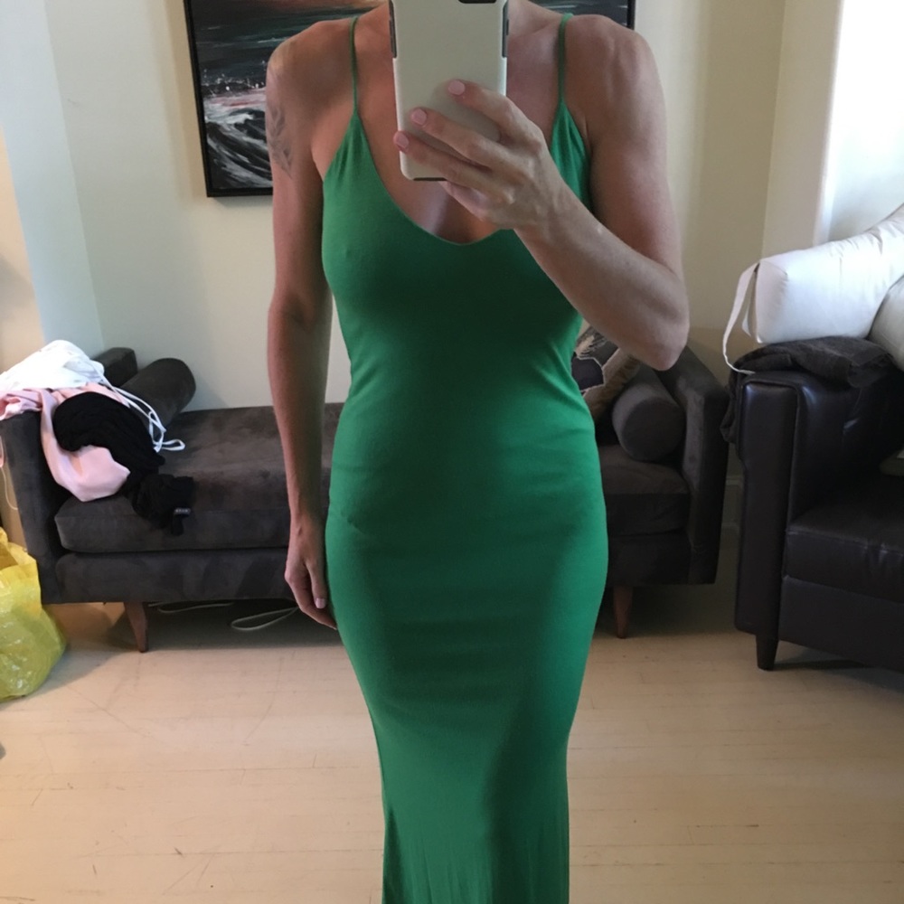 2 soft sexy maxi 👗 dresses in green & black