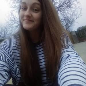 Meet your Posher, Dena