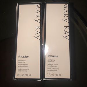 NIB Mary Kay Timewise moisturizer comb-oily skin