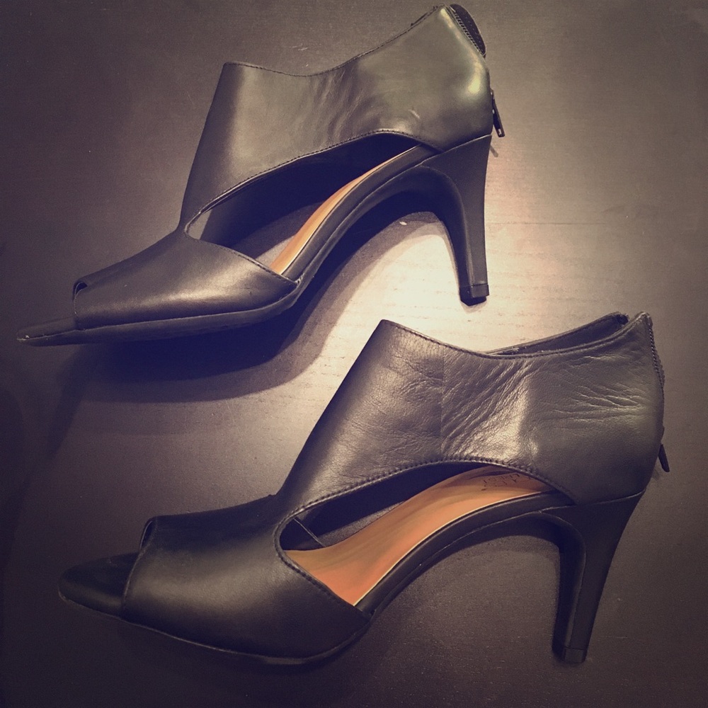 NWOT Aerosoles 9.5 black peep toe open heels