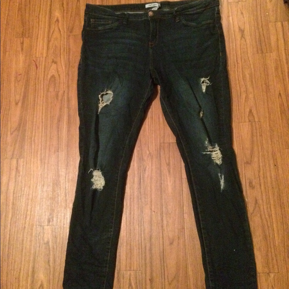 Distressed skinny jean