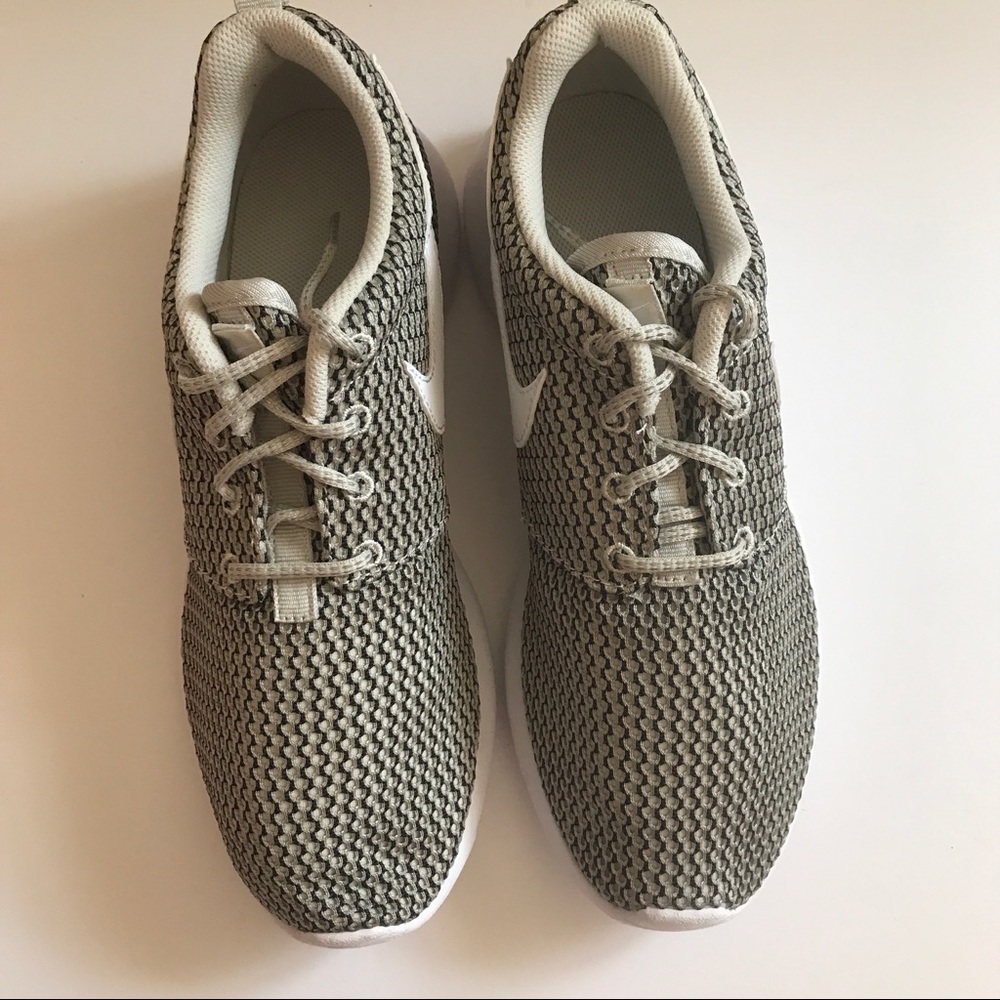 🌟 Nike Roshe One - Picture 3 of 7