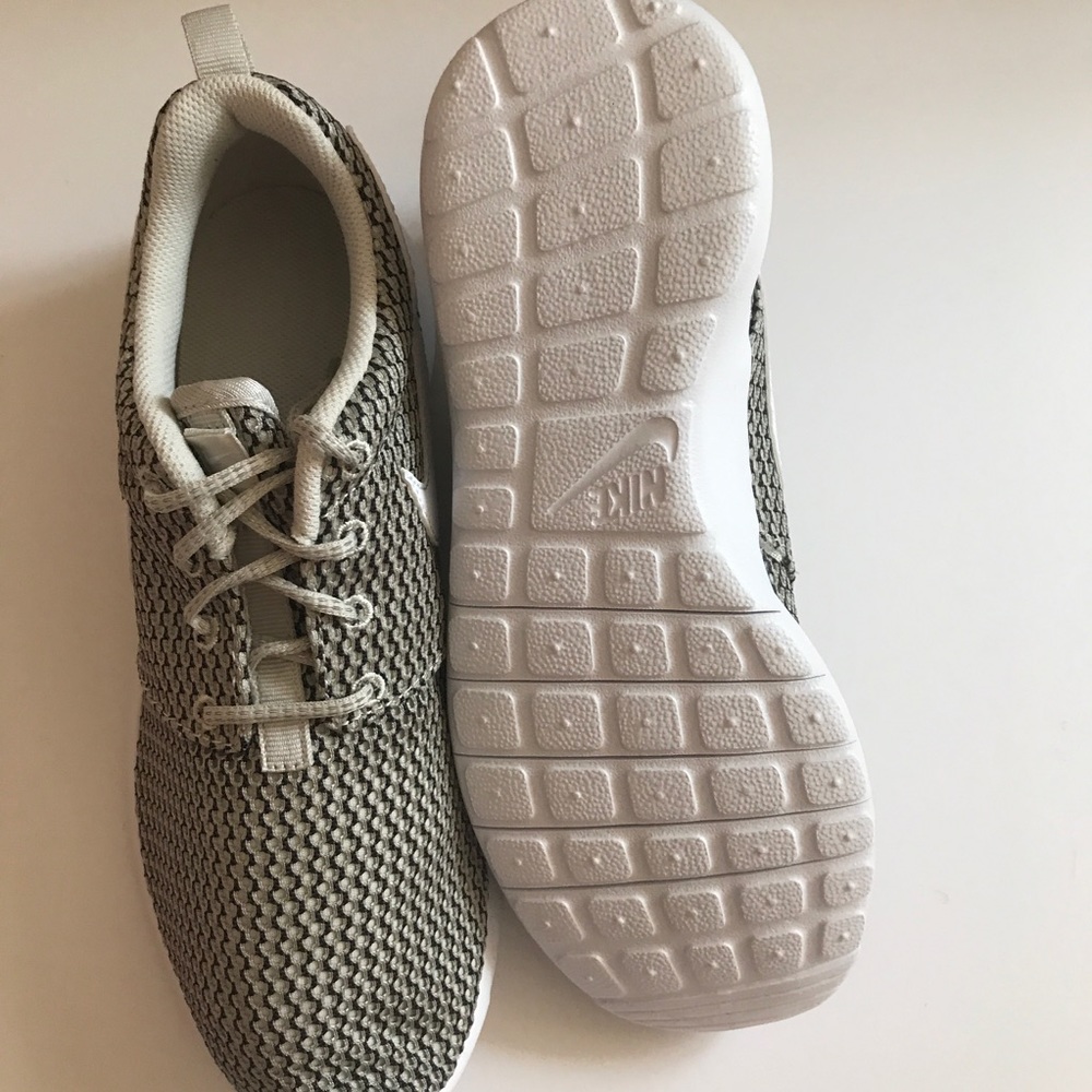🌟 Nike Roshe One - Picture 4 of 7