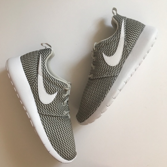 Nike Shoes - 🌟 Nike Roshe One
