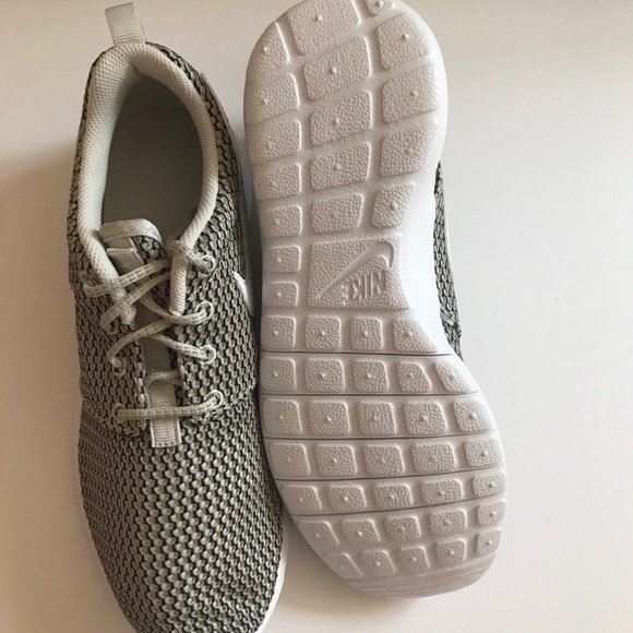 🌟 Nike Roshe One - Picture 4 of 7