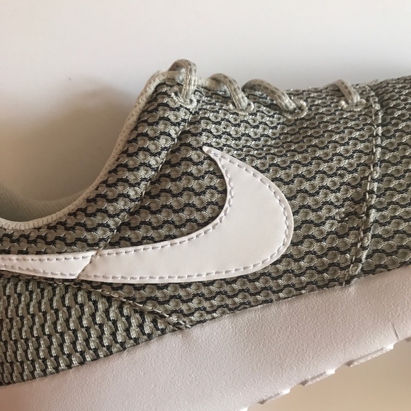 🌟 Nike Roshe One - Picture 6 of 7