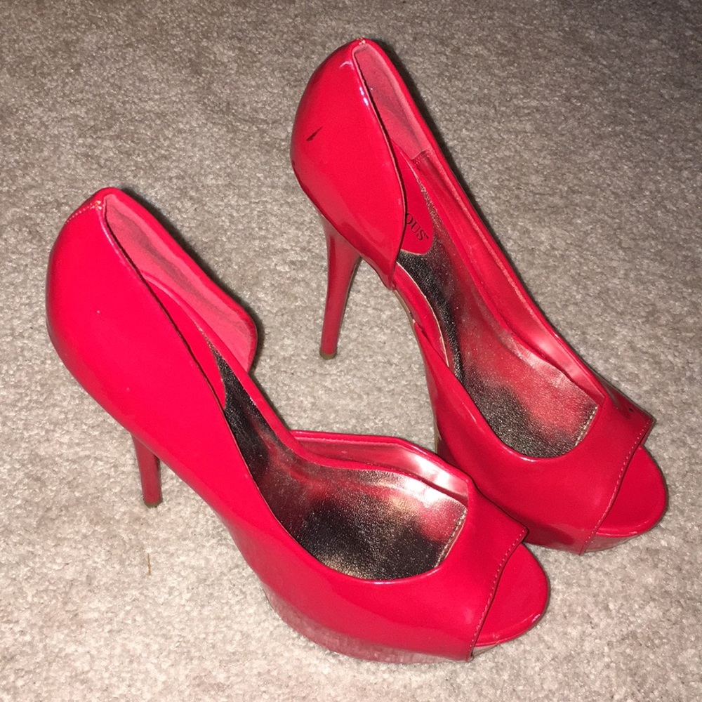 Peep-toe Platform Pumps