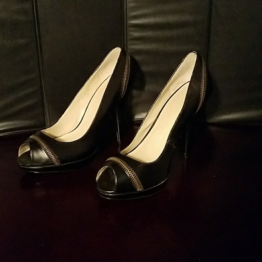 Colin Stuart Peep Toe Pump