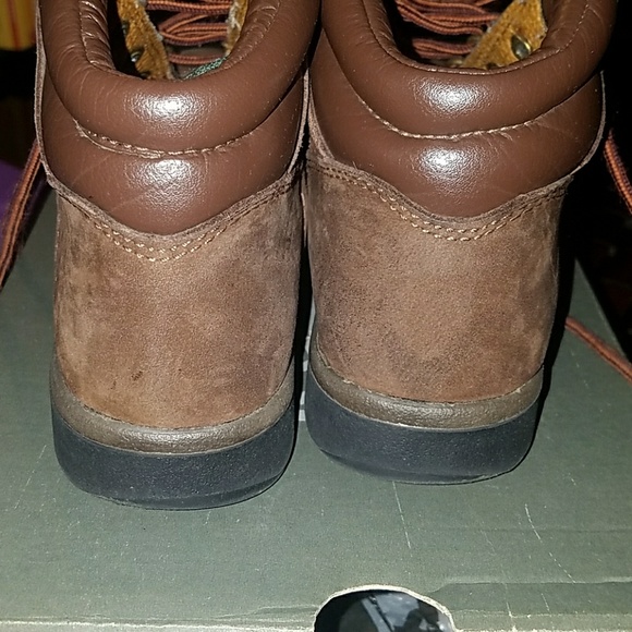 Youth Brown Nubuck Timberland Boots - Picture 4 of 4