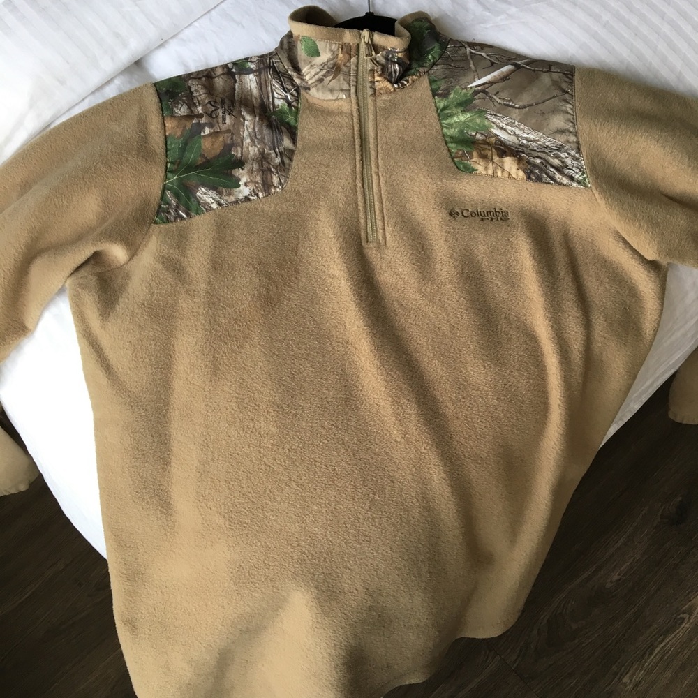 Men's Columbia Camo pullover w/ insulation