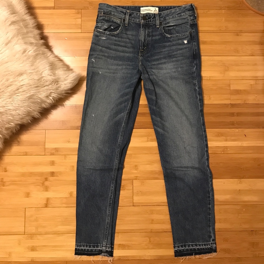 NWT frayed hem straight leg jeans