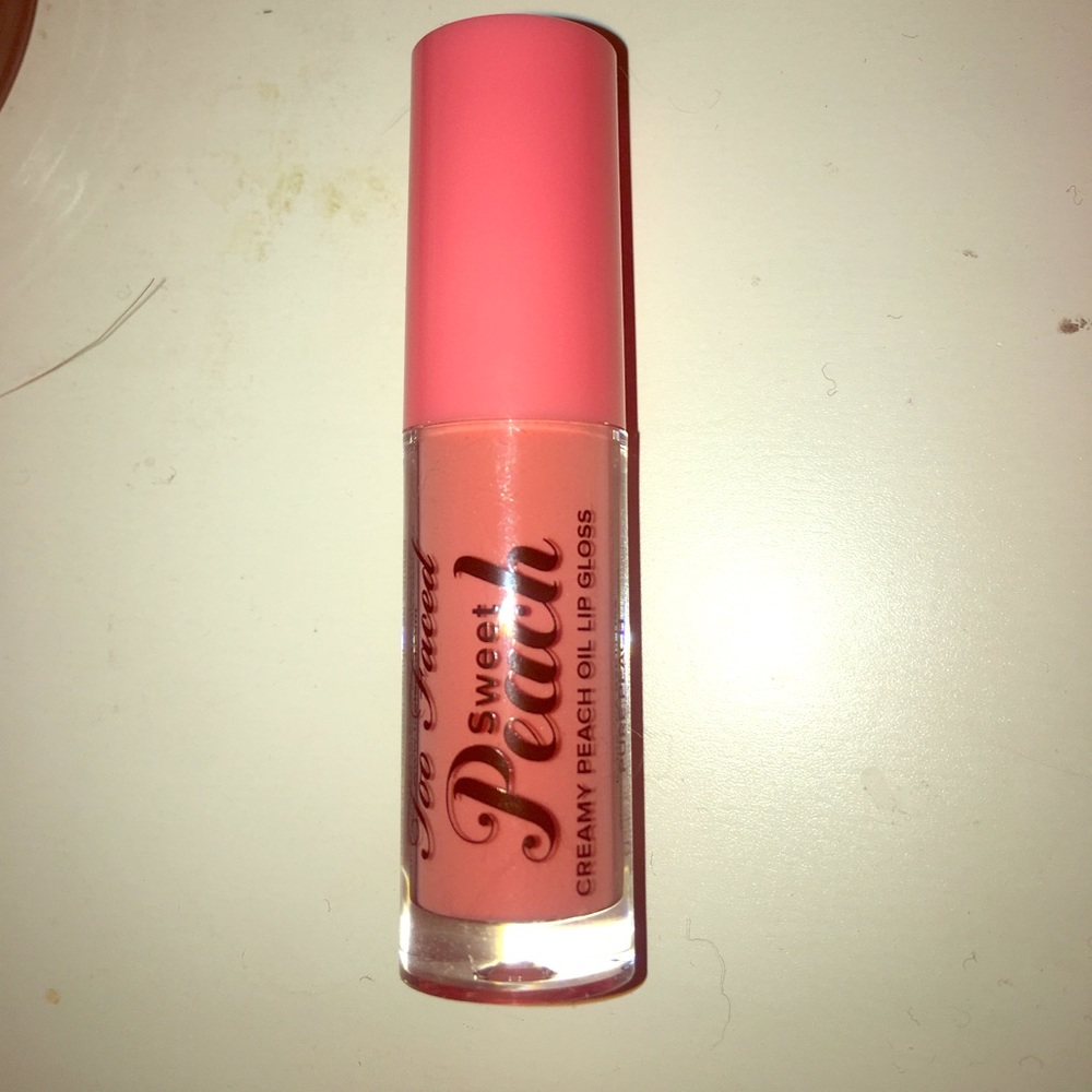 Too Faced : Sweet Peach Creamy Lip Gloss