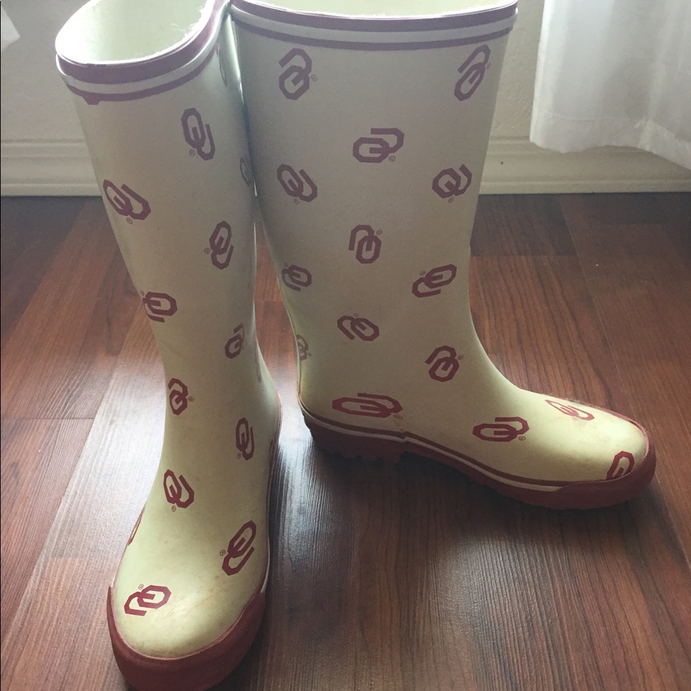 OU rainboots